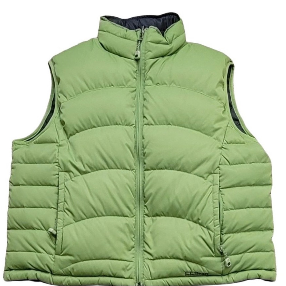 Women’s XL LL Bean reversible puffer vest, like new condition.